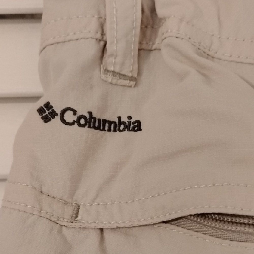 Columbia Women's Tan Cargo Shorts - Picture 5 of 6
